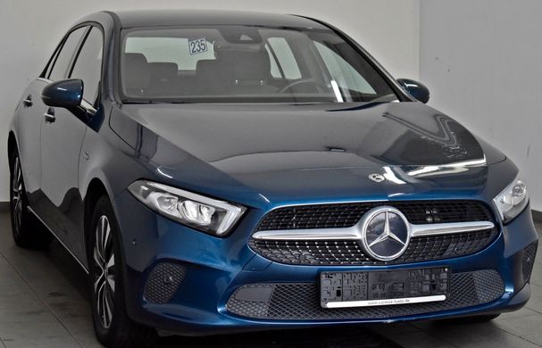 Mercedes-Benz A 250 e 160 kW image number 10