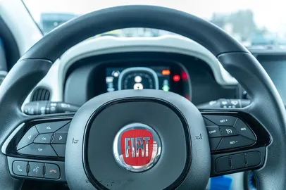 Car image 19
