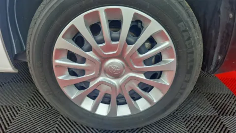 Car image 25