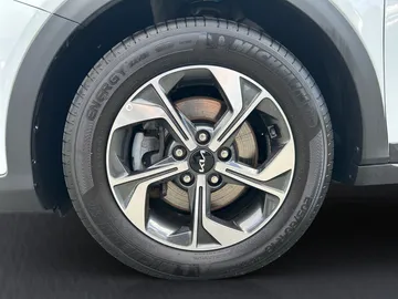 Car image 25