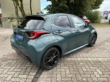 Car image 4
