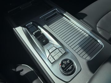 Car image 24