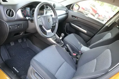 Car image 12