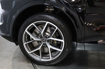 Car image 29