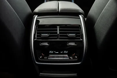 Car image 34