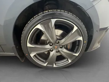 Car image 33