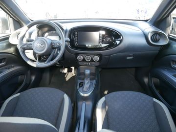 Car image 10