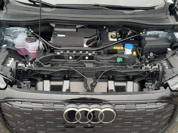 Audi Q4 quattro e-tron Sportback 195 kW image number 17