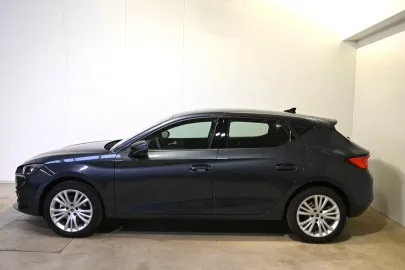 Car image 24