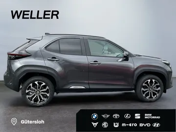 Car image 4