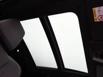 Car image 40