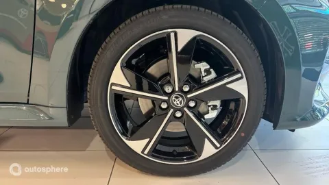 Car image 20