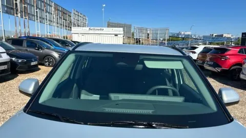 Car image 25