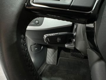 Car image 32