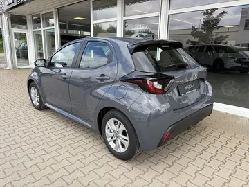 Car image 4
