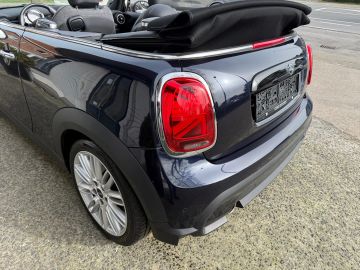 Car image 32