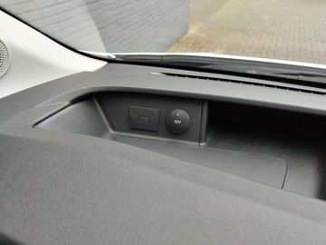 Car image 37