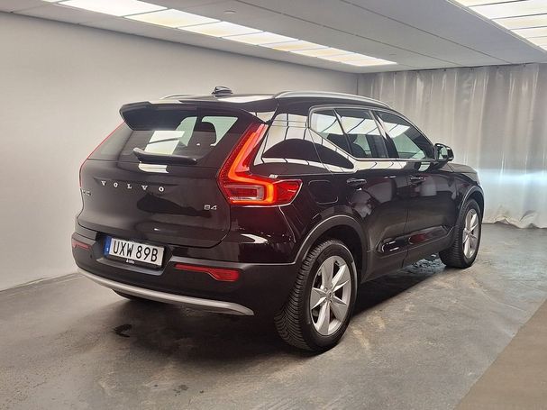 Volvo XC40 B4 Core 147 kW image number 3