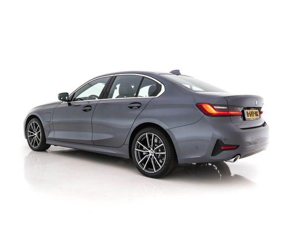 BMW 330e Sport Line 215 kW image number 5