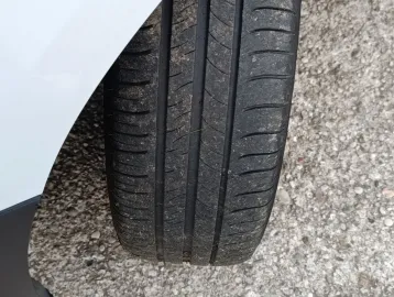 Car image 28