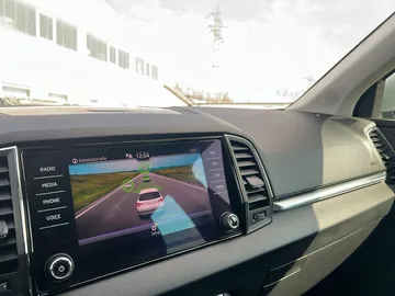 Car image 26