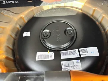 Car image 30