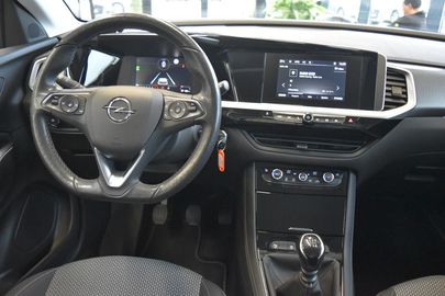 Car image 10