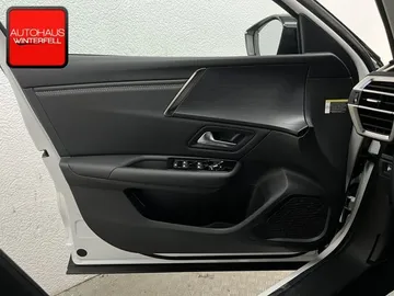 Car image 32