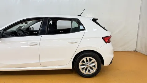 Car image 35