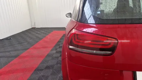 Car image 30