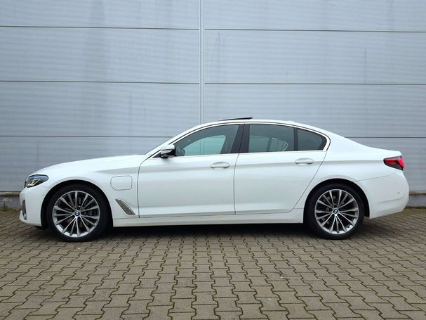 BMW 545 e xDrive 290 kW image number 4