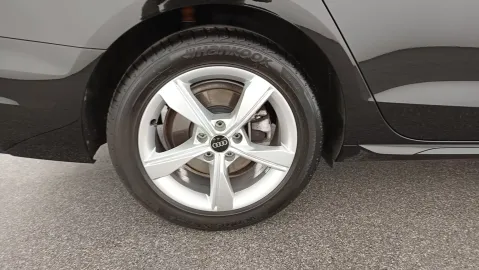 Car image 27