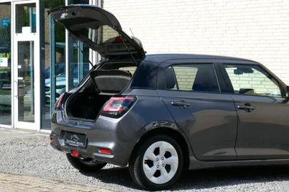 Car image 37