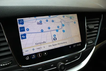 Car image 13