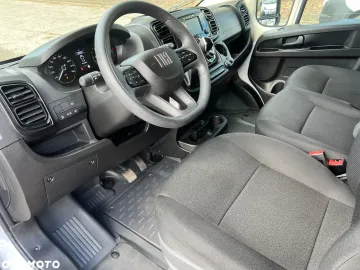 Car image 35