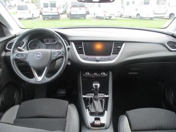 Car image 10