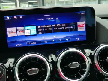 Car image 28
