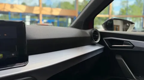 Car image 26