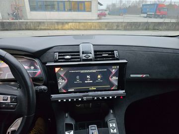 Car image 23