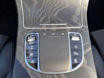 Car image 27