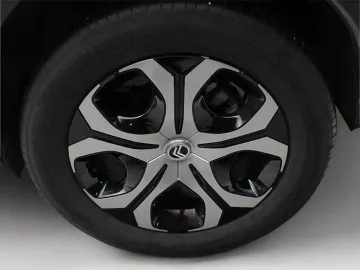 Car image 27