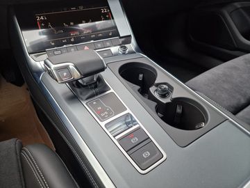 Car image 30