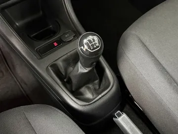 Car image 24