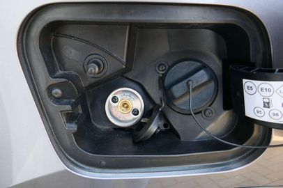 Car image 36