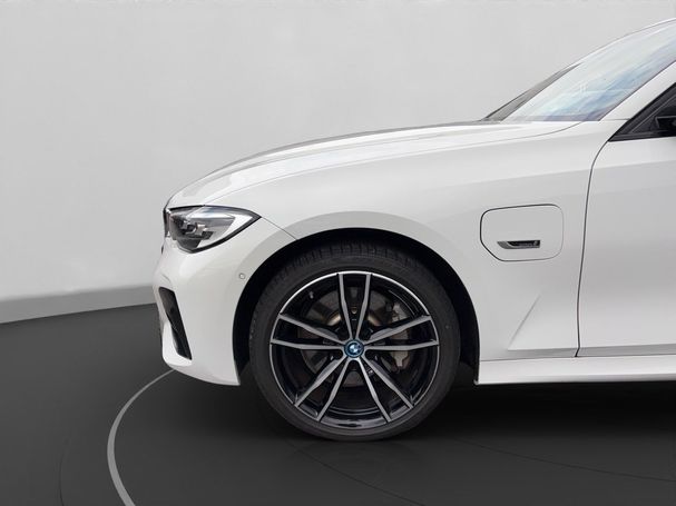 BMW 330e Touring M Sport 215 kW image number 13