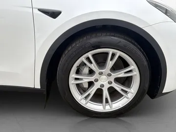 Car image 35