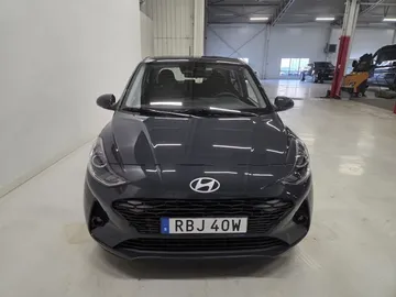 Car image 3