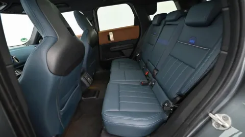 Car image 26