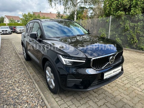 Volvo XC40 T2 Essential 95 kW image number 2