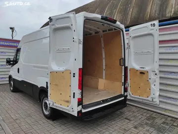Car image 28